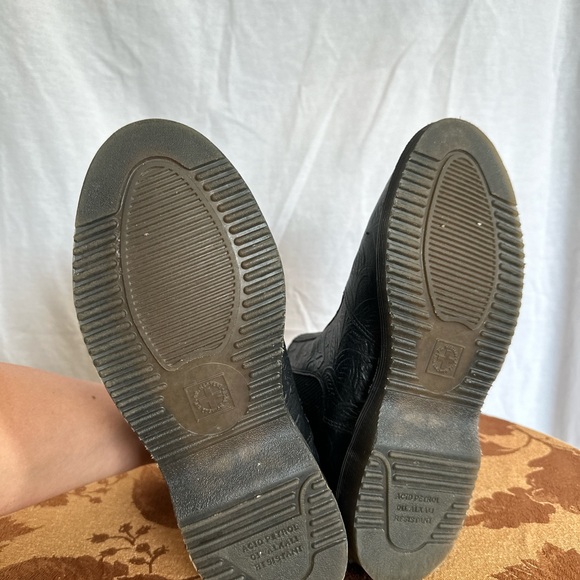 Dr. Martens Floral Emboss Chelsea Boots - Picture 4 of 6